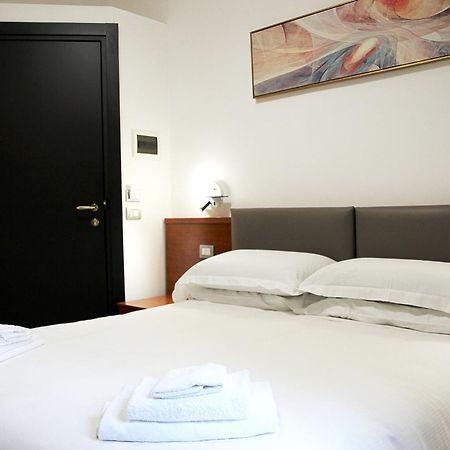 Joyful Guest House Rom Exteriör bild